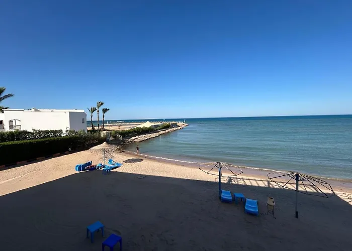 Sea View Apartment *