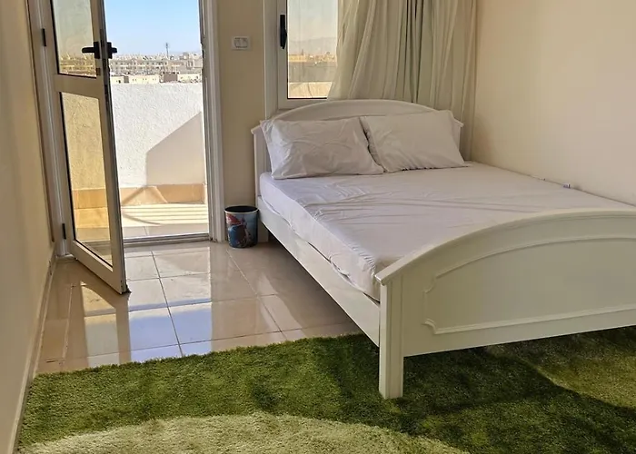 Sea View Apartment *